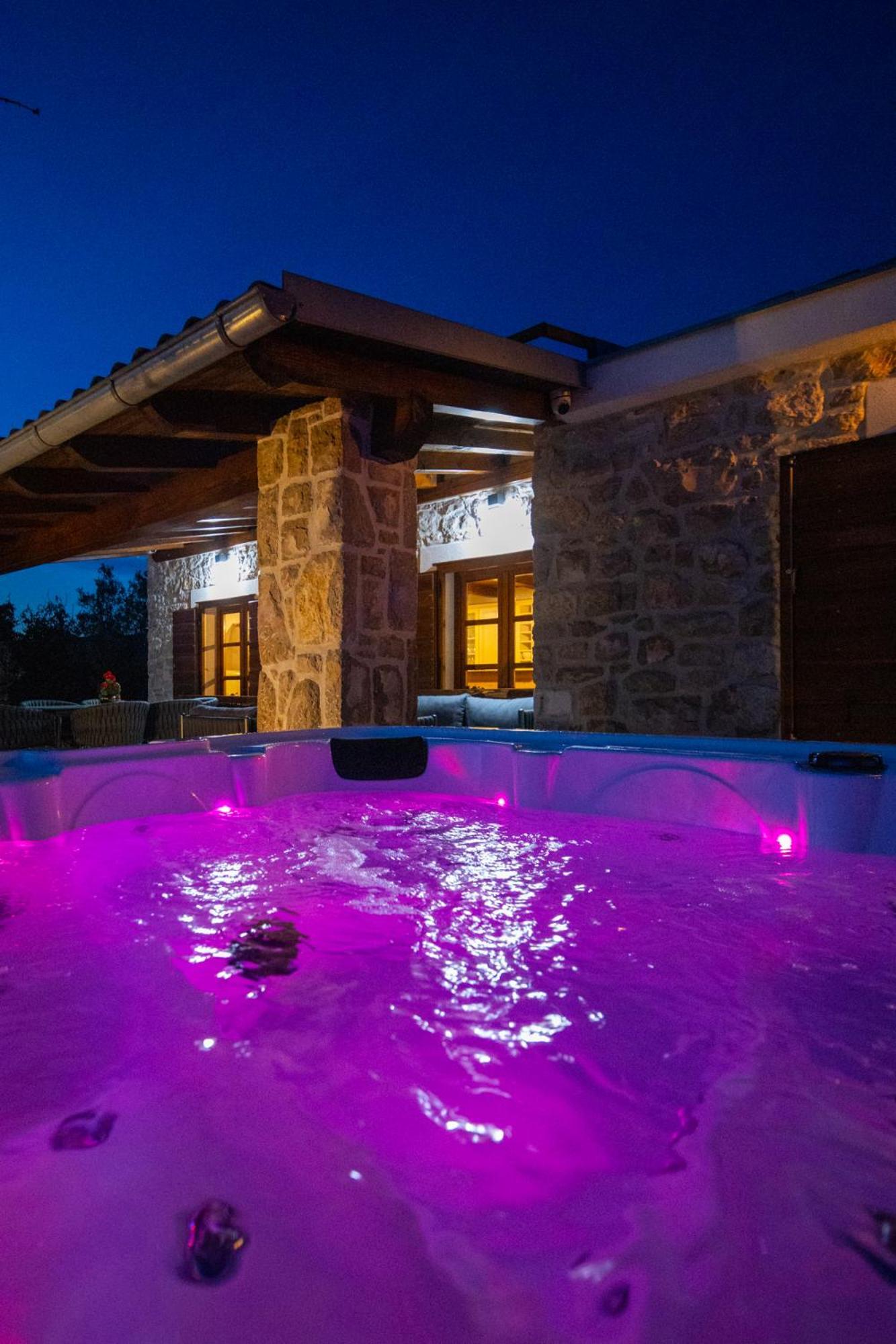 Holiday Home Svemir Drage Exterior photo
