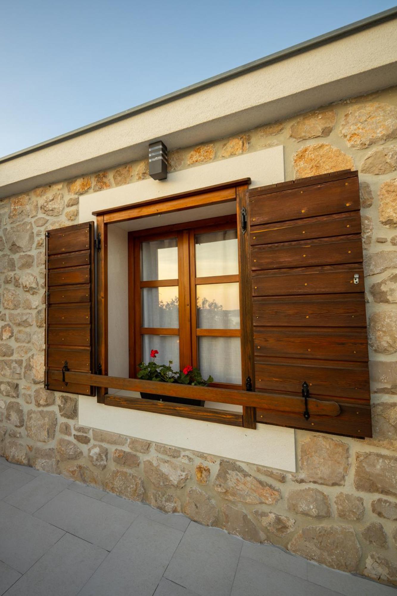 Holiday Home Svemir Drage Exterior photo