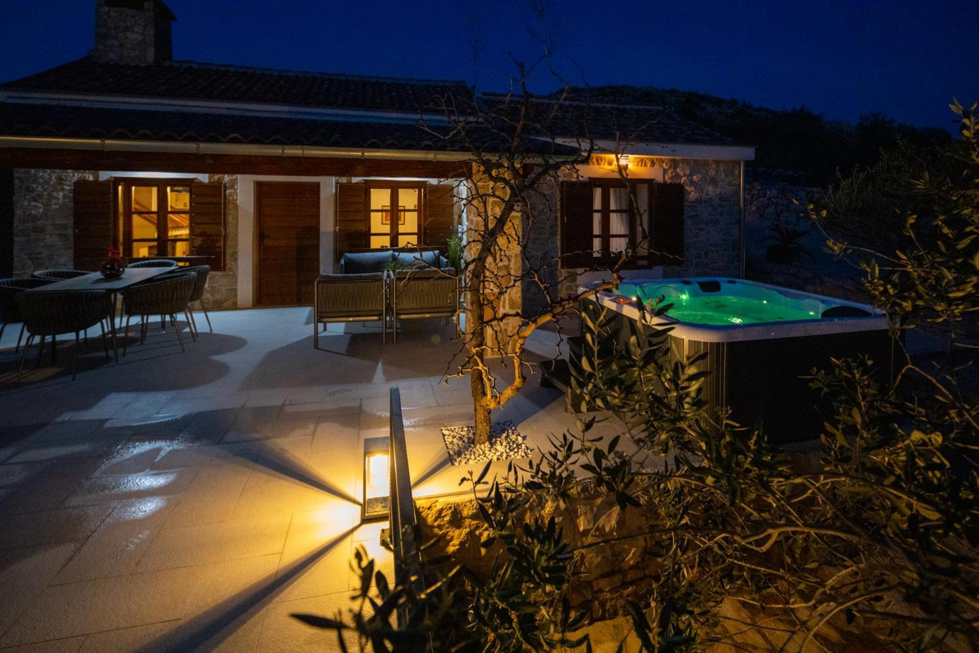 Holiday Home Svemir Drage Exterior photo